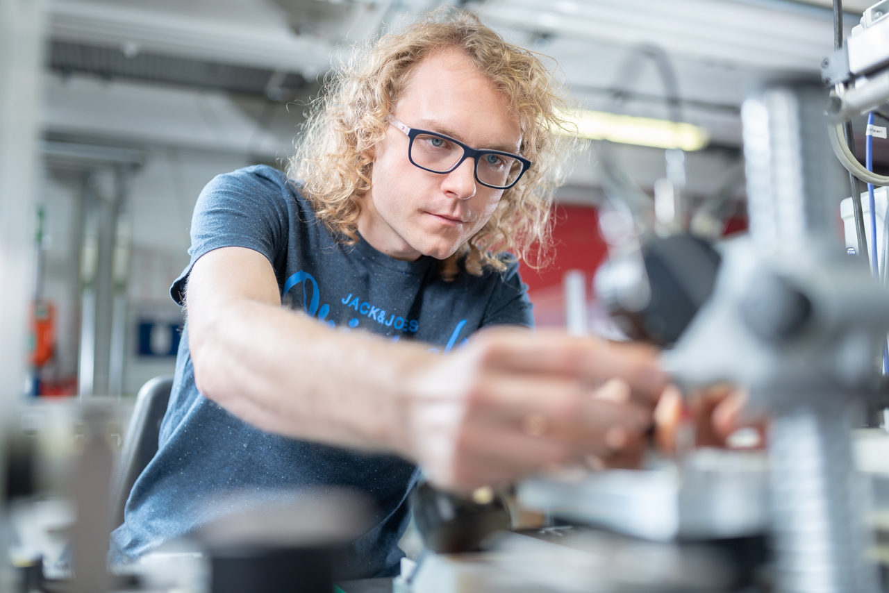 Corporate-Fotografie: Mitarbeitende des VDMA im Arbeitsumfeld, fotografiert von Marc Wittenborn.