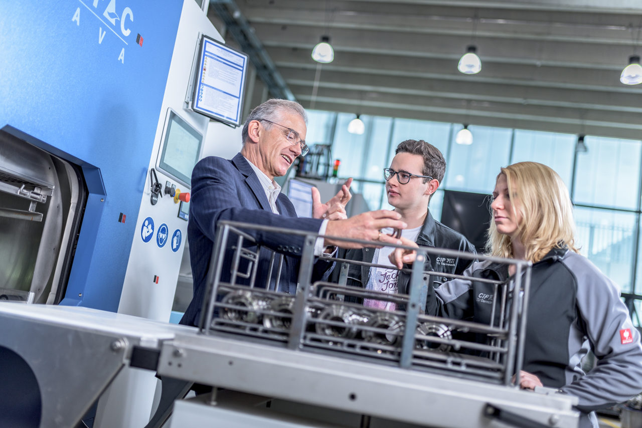 Corporate-Fotografie: Mitarbeitende des VDMA im Arbeitsumfeld, fotografiert von Marc Wittenborn.