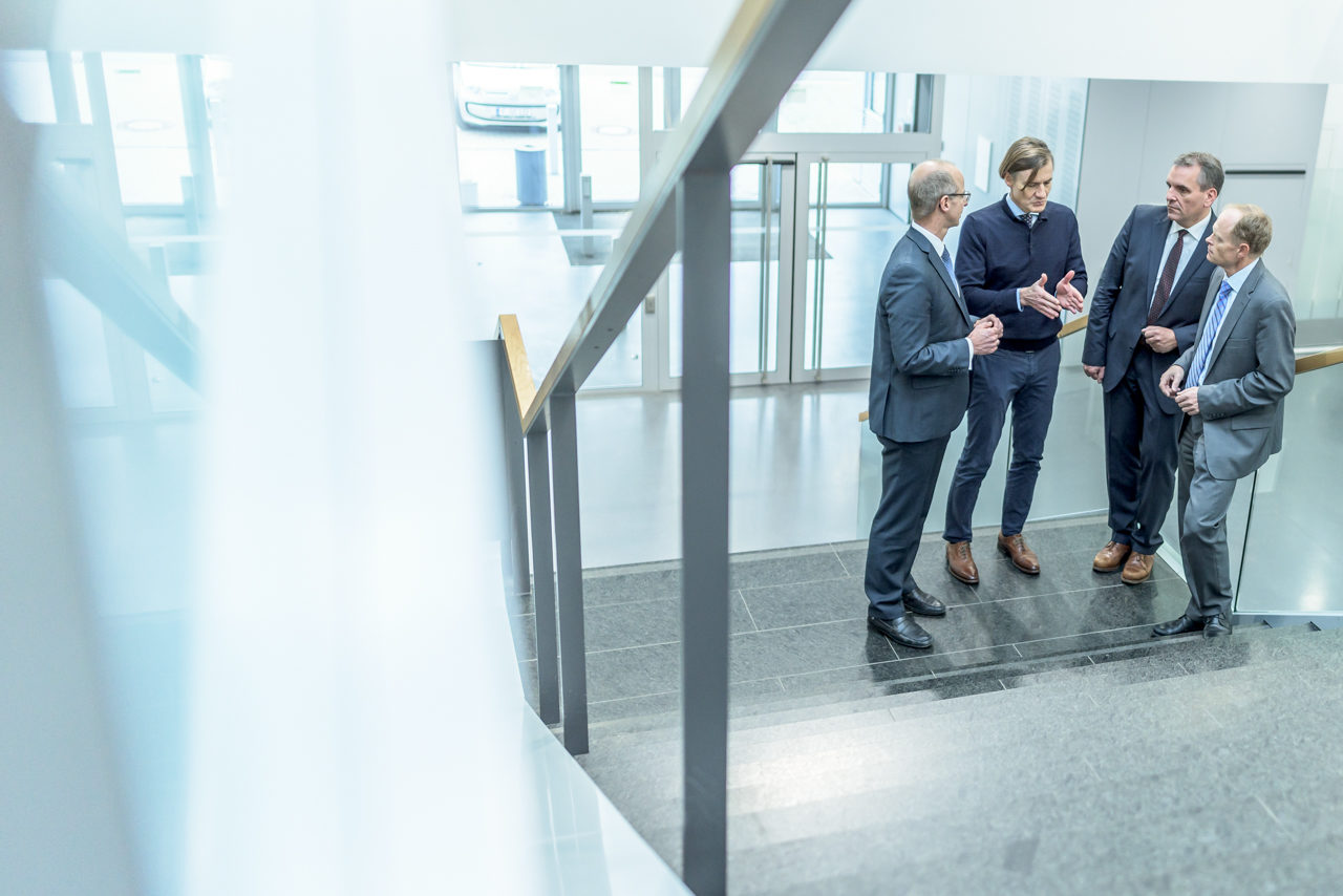 Corporate-Fotografie: Mitarbeitende des VDMA im Arbeitsumfeld, fotografiert von Marc Wittenborn.